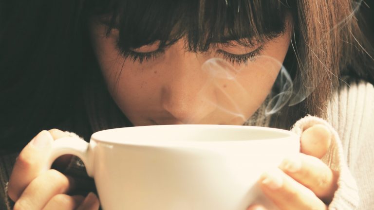 10 Manfaat Minum Air Hangat di Pagi Hari 2 10 Manfaat Minum Air Hangat di Pagi Hari_Womanindonesia.jpg
