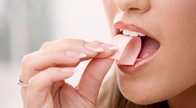 3 Alasan Mengapa Mengunyah Permen Karet Bisa Menurunkan Berat Badan 2 3 Alasan Mengapa Mengunyah Permen Karet Bisa Menurunkan Berat Badan_Womanindonesia.jpg
