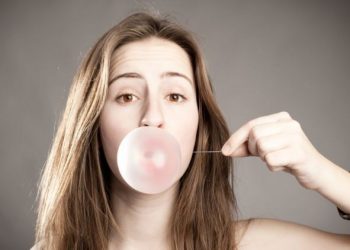 3 Alasan Mengapa Mengunyah Permen Karet Bisa Menurunkan Berat Badan_Womanindonesia.jpg