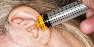 3 Cara Aman Membersihkan Kotoran Telinga_Womanindonesia.jpg