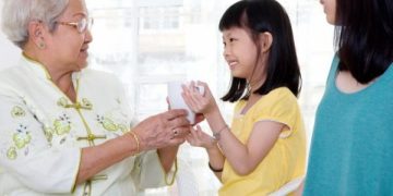 4 Manfaat Positif Mengajarkan Anak Silaturahmi_Womanindonesia.jpg