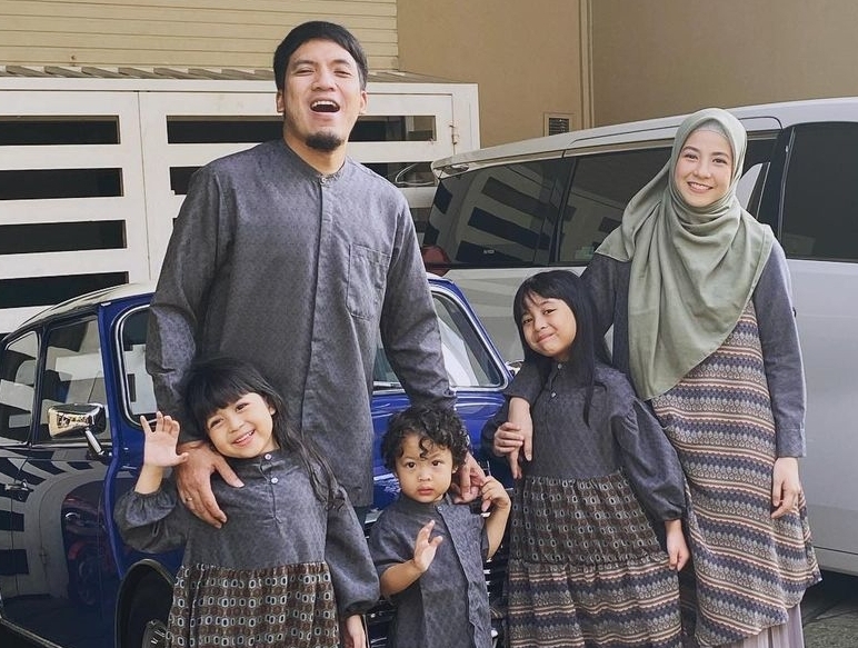 4 Pasangan Selebriti dengan Rumah Tangga Harmonis 2 4 Pasangan Selebriti dengan Rumah Tangga Harmonis_Womanindonesia.jpg
