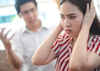 4 Tips Mengatasi Pasangan yang Over Protektif