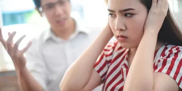 4 Tips Mengatasi Pasangan yang Over Protektif