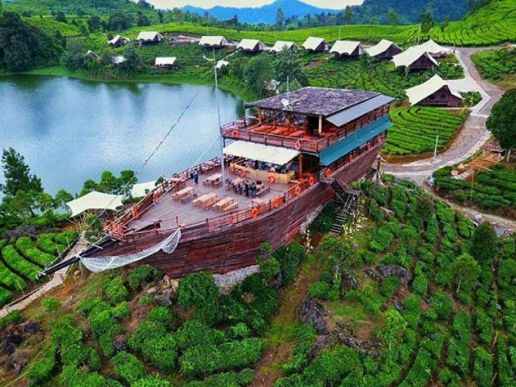 5 Tempat Wisata di Bandung yang Lagi Viral 5 5 Tempat Wisata di Bandung yang Lagi Viral_Womanindonesia.jpg