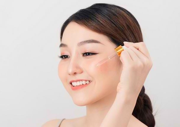 7 Langkah Makeup Tunangan yang Sempurna 2 7 Langkah Makeup Tunangan yang Sempurna_Womanindonesia.jpg
