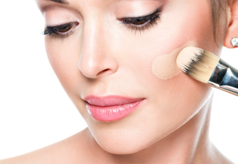7 Langkah Makeup Tunangan yang Sempurna 4 7 Langkah Makeup Tunangan yang Sempurna_Womanindonesia.jpg