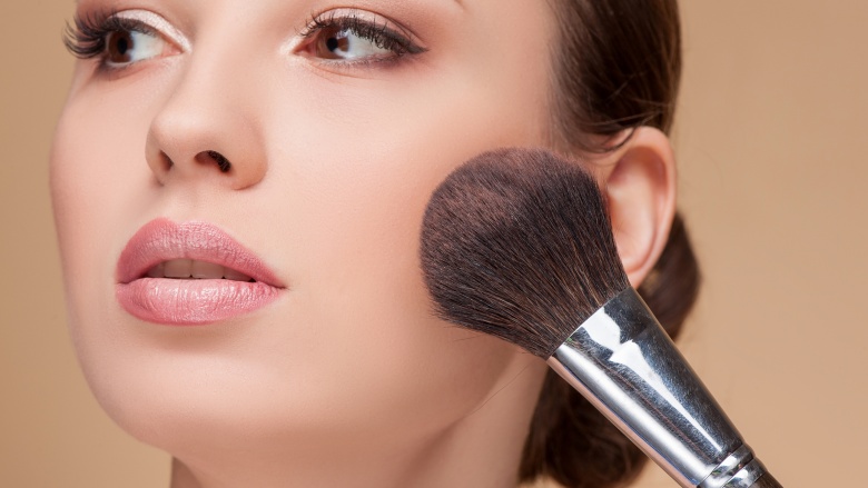 7 Langkah Makeup Tunangan yang Sempurna 6 7 Langkah Makeup Tunangan yang Sempurna_Womanindonesia.jpg