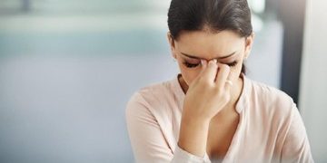 Benarkah Ketika Kepala Pusing Asupan Gula Darah Rendah_Womanindonesia.jpg