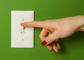 Hari Listrik Nasional 2021: 7 Langkah Menghemat Listrik_Womanindonesia.jpg