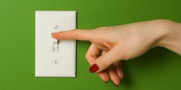 Hari Listrik Nasional 2021: 7 Langkah Menghemat Listrik_Womanindonesia.jpg