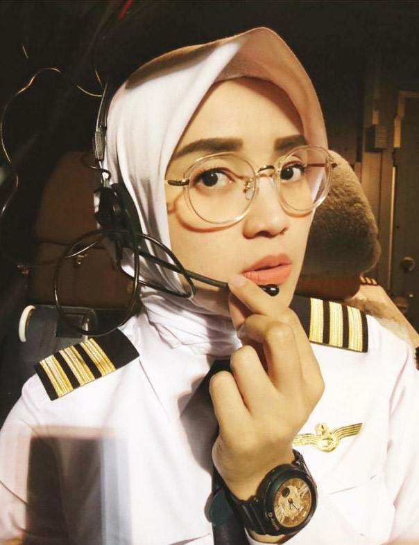 Hari Penerbangan Nasional 2021: 7 Pilot Perempuan yang Jarang Dikenal 4 Hari Penerbangan Nasional 2021: 7 Pilot Perempuan yang Jarang Dikenal_Womanindonesia.jpg