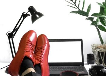 Ini Empat Tipe Sepatu dan Sandal yang Wajib Dimiliki Pria_Womanindonesia.jpg