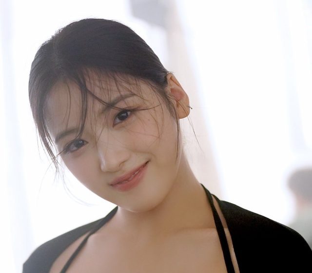 Jiwoo JYP Mengcover “Me, Myself & I” 2 Jiwoo JYP Mengcover Me, Myself & I_womanindonesia.jpg