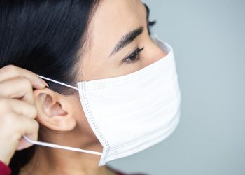 Memakai Masker Terlalu Lama Bisa Merusak Kecantikan Kulit Wajah_Womanindonesia.jpg