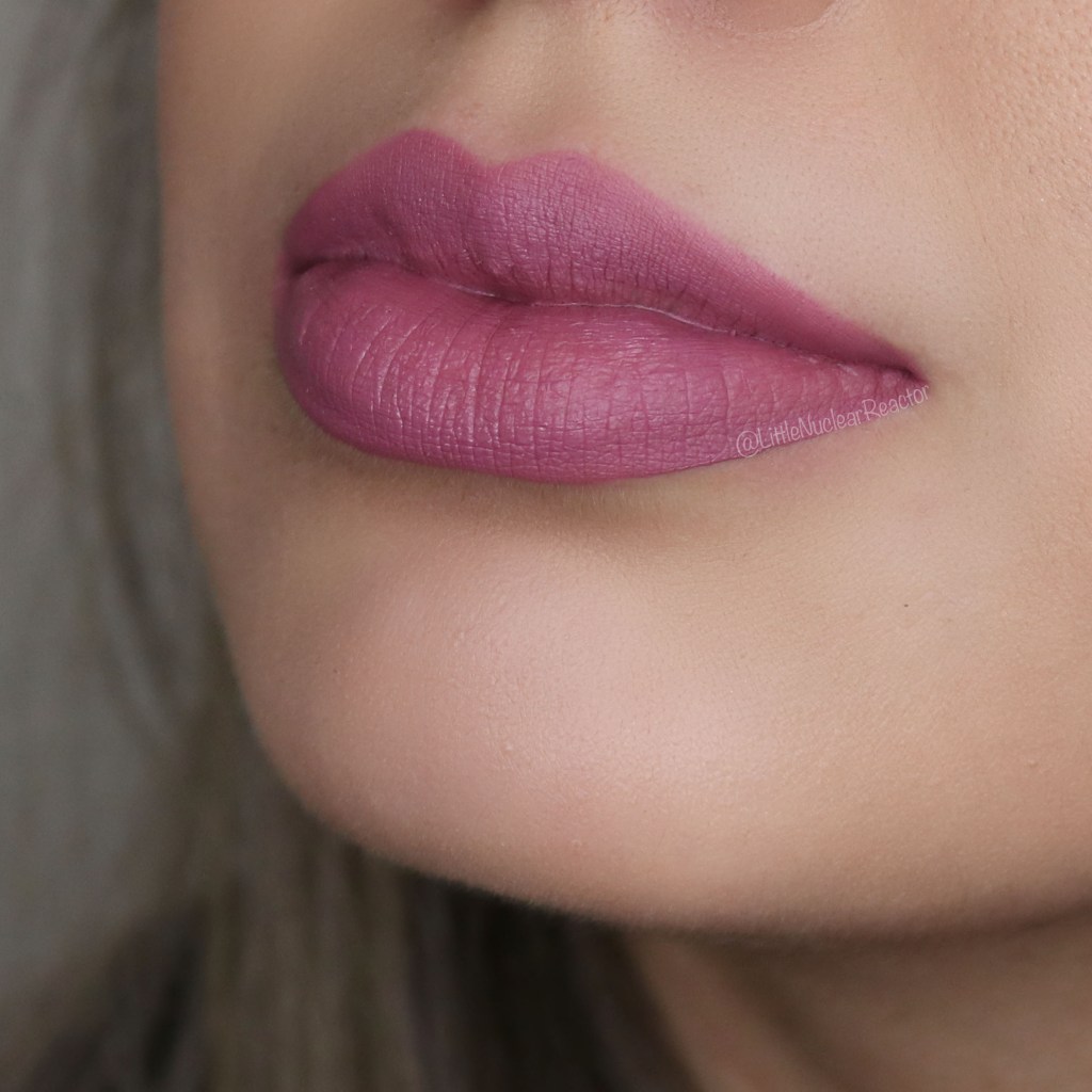 Mengenal 7 Jenis Lipstik, Kamu Pakai yang Mana? 8 Mengenal 7 Jenis Lipstik, Kamu Pakai yang Mana?