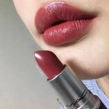 Mengenal 7 Jenis Lipstik, Kamu Pakai yang Mana? 2 Mengenal 7 Jenis Lipstik, Kamu Pakai yang Mana_Womanindonesia.jpg