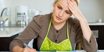 3 Tanda Anda Mengalami Kekerasan Finansial dalam Hubungan_womanindonesia.jpg