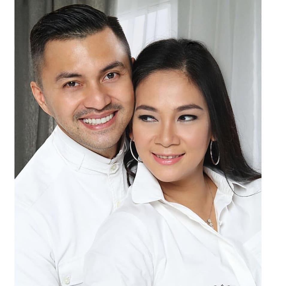 4 Pasangan Romantis Selebriti yang Jarang Tersorot Kamera_Womanindonesia.jpg