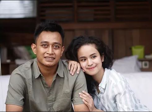 4 Pasangan Romantis Selebriti yang Jarang Tersorot Kamera_Womanindonesia.jpg