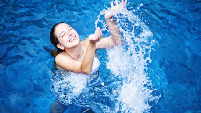 6 Manfaat Berenang dengan Air Dingin 2 6 Manfaat Berenang dengan Air Dingin_Womanindonesia.jpg