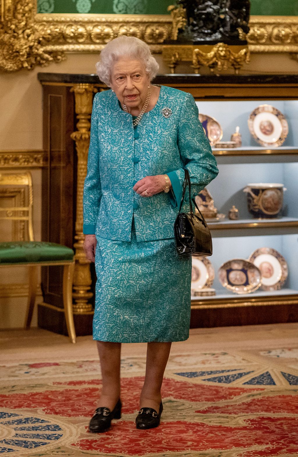 Alasan Ratu Elizabeth II Menolak Mandi Pakai Shower 4 Alasan Ratu Elizabeth II Menolak Mandi Pakai Shower