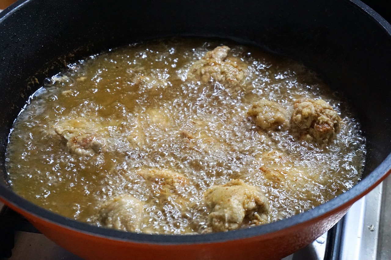 Benarkah Minyak Goreng Buruk untuk Kesehatan? 2 Benarkah Minyak Goreng Buruk untuk Kesehatan_Womanindonesia.jpg