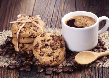 Cukupkah Sarapan Hanya dengan Makanan Ringan dan Minuman Kopi_Womanindonesia.jpg