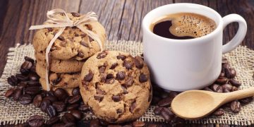 Cukupkah Sarapan Hanya dengan Makanan Ringan dan Minuman Kopi_Womanindonesia.jpg