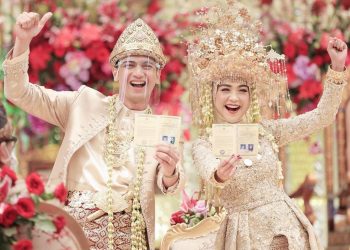 Kado Pernikahan Ria Ricis dan Teuku Ryan dari Dokter Oky Pratama