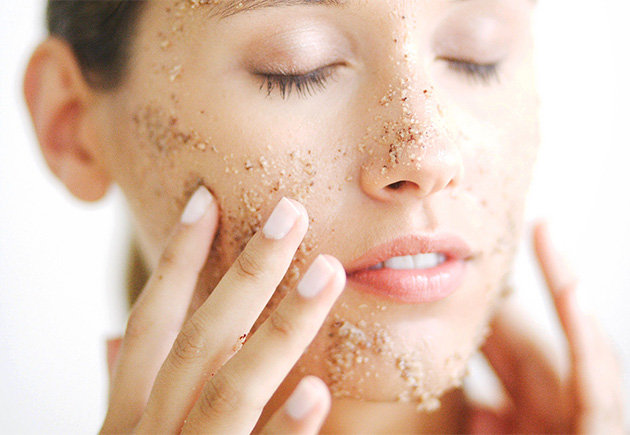 Mengenal Perawatan Wajah Glass Skin yang Populer di Korea 3 Mengenal Perawatan Wajah Glass Skin yang Populer di Korea_womanindonesia.jpg