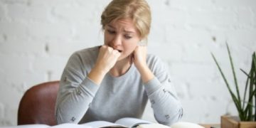 Ilustrasi ngantuk saat menjalankan ibadah puasa - Womanindonesiaco.id