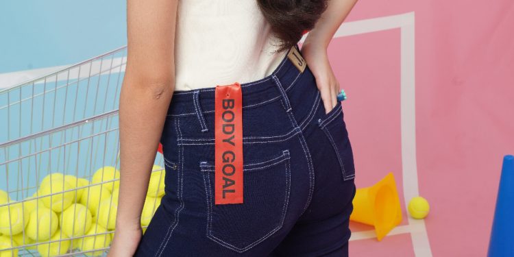 4 Model Celana Jeans Comfy yang Wajib Kamu Miliki di Tahun 2022_womanindonesia.jpg