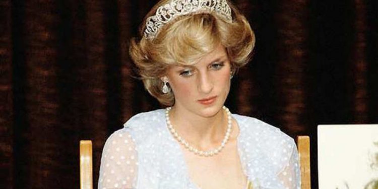 5 Gaya Berpakaian Mendiang Putri Diana yang Mendunia4_womanindonesia