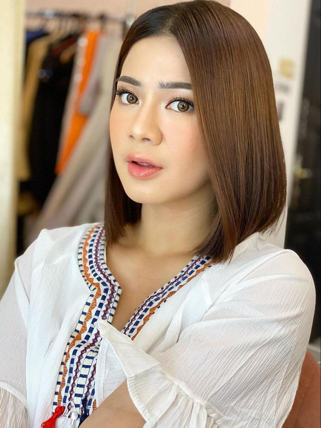 Pernah Dibully, Kini 9 Aktris Ini Semakin Cantik 2 Pernah Dibully, Kini 9 Aktris Ini Semakin Cantik