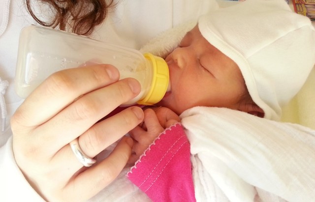 Hati-hati Pilih Botol Susu untuk Bayi Mengandung Bahan Kimia 3 Hati-hati Pilih Botol Susu untuk Bayi Mengandung Bahan Kimia_womanindonesia.jpg