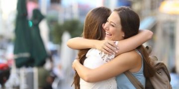 Hubungan Pertemanan Retak Ini 4 Tips Memperbaikinya_womanindonesia.jpg