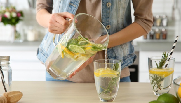 Infused Water Bolehkah Diminum di Pagi Hari_womanindonesia.jpg