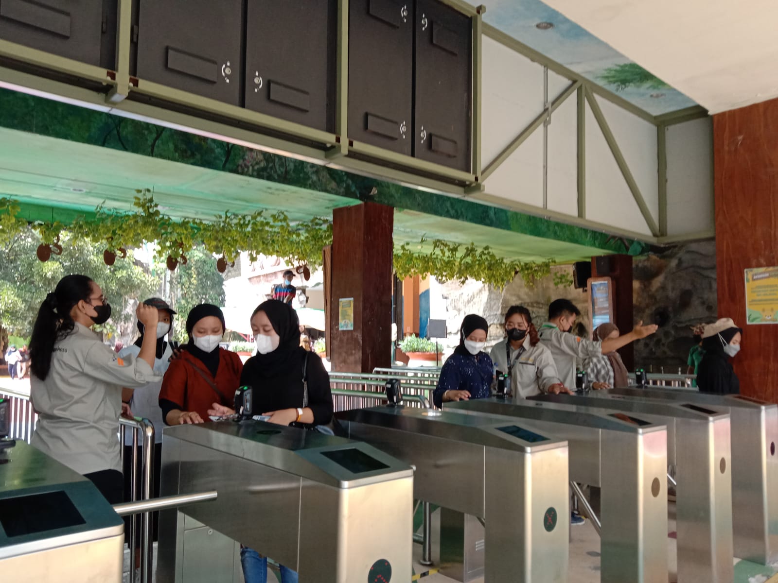 Asyik... Jungleland Kembali Beroperasi dengan Prokes 3 Asyik... Jungleland Kembali Beroperasi dengan Prokes