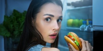 Ladies... Stop Lakukan 5 Kebiasaan Makan Berikut Ini