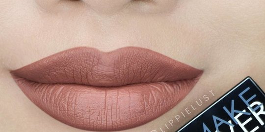 Bibir Gelap dan Berpigmen, Ini 9 Warna Lipstik yang Cocok Buat Kamu 7 Bibir Gelap dan Berpigmen, Ini 9 Warna Lipstik yang Cocok Buat Kamu_womanindonesia.co.id