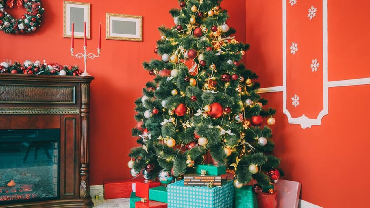 Mengapa Perayaan Natal Identik dengan Warna Merah, Hijau dan Putih? 3 Mengapa Perayaan Natal Identik dengan Warna Merah, Hijau dan Putih_womanindonesia.co.id