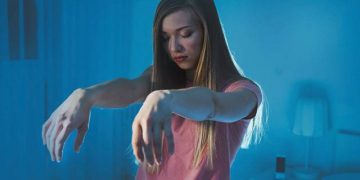 Mengenal Sleepwalking atau Tidur Sambil Berjalan_womanindonesia.jpg