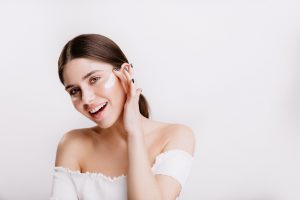 Good Bye Bekas Jerawat! Ini 7 Bahan Skincare yang Ampuh Sembuhkan 4 Kandungan Niacinamide di Skincare dan hempas jerawat - Womanindonesia.co.id