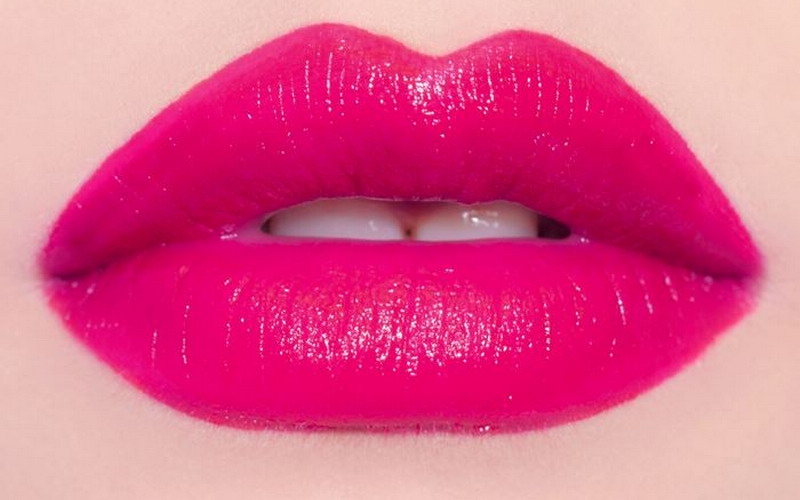 Bibir Gelap dan Berpigmen, Ini 9 Warna Lipstik yang Cocok Buat Kamu 8 Bibir Gelap dan Berpigmen, Ini 9 Warna Lipstik yang Cocok Buat Kamu_womanindonesia.co.id