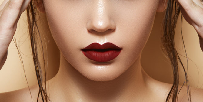 Bibir Gelap dan Berpigmen, Ini 9 Warna Lipstik yang Cocok Buat Kamu_womanindonesia.co.id