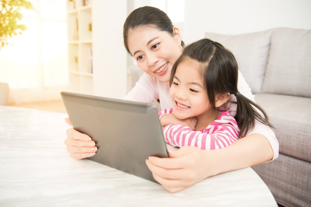 10 Tips Membatasi Anak Main Gadget 2 10 Tips Membatasi Anak Main Gadget_womanindonesia.co.id