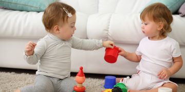 Mengajarkan Anak Berbuat Baik Sejak Dini