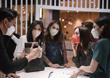 Lelang 1 unit OPPO Find N Donasi Rp118 Juta untuk Bantu Pendidikan Anak Indonesia_womanindonesia.co.id