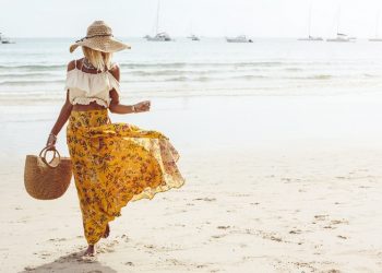 5 Outfit Pantai Agar Tidak Salah Kostum